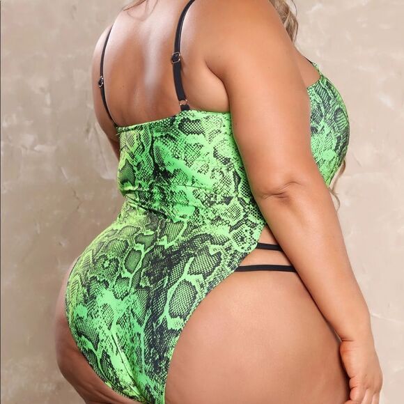NWT Fashion Nova One Piece Swimsuit - Lime Green - Size 2X - Picture 4 of 16